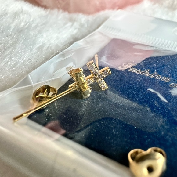 14K Gold Plated CZ Inlay Christian Cross Small Stud Earrings Baby Girl Women New - Picture 11 of 14